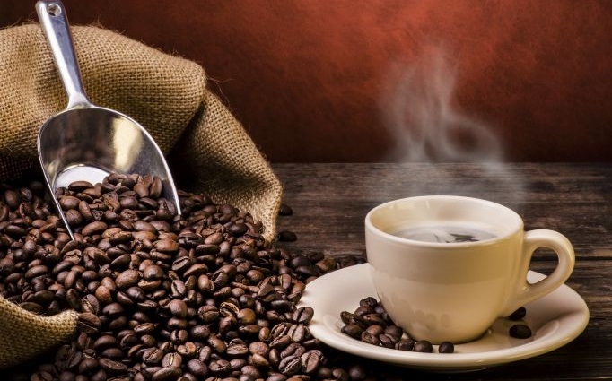 عادت های اشتباه در نوشیدن قهوه/ چگونه دوست سلامتی خود را به دشمن آن تبدیل می‌کنیم؟