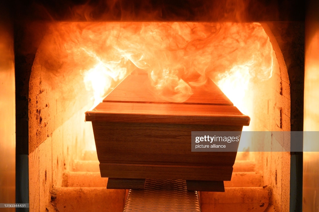 نحوه سوزاندن اجساد قربانیان کرونا در آلمان + عکس