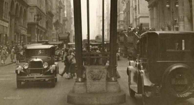 اولین چراغ راهنمایی در نیویورک + عکس