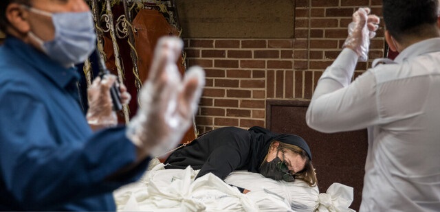 چگونه با خانواده‌ای که عزیزشان بر اثر کرونا فوت کرده، رفتار کنیم؟