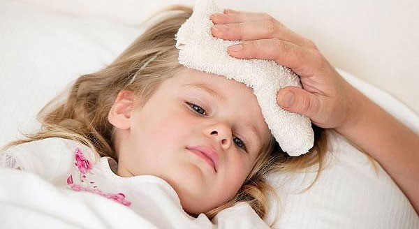 برای کاهش و درمان تب کودکان چه باید کرد؟