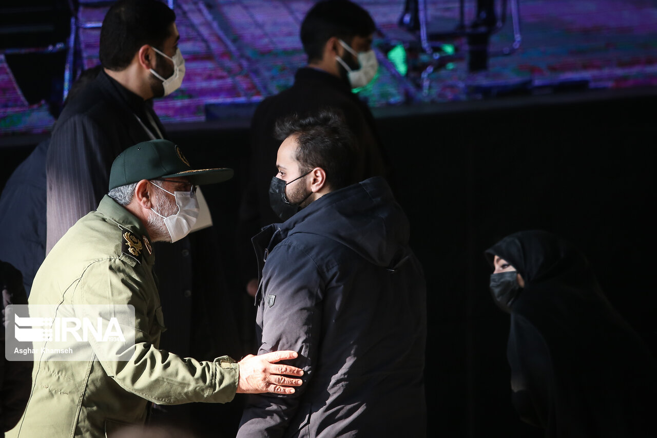 صحبت سردار قاآنی با فرزند شهید سپهبد سلیمانی + عکس