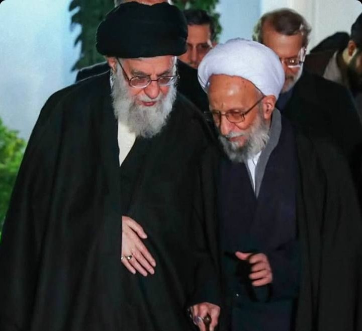 تصویری از رهبر انقلاب و مرحوم آیت الله مصباح یزدی