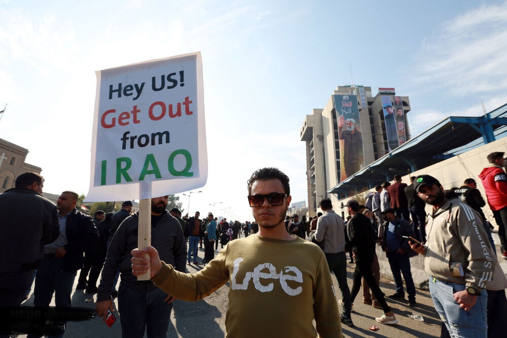 پیام جدی و صریح یک جوان عراقی خطاب به آمریکایی ها + عکس