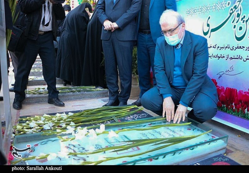 حضور وزیر بهداشت بر سر مزار حاج قاسم + عکس