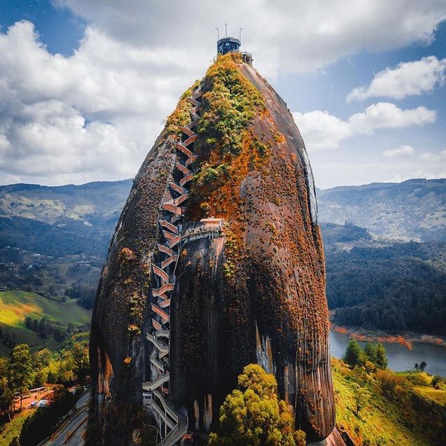 ساختمانی فوق العاده عجیب در کلمبیا + عکس