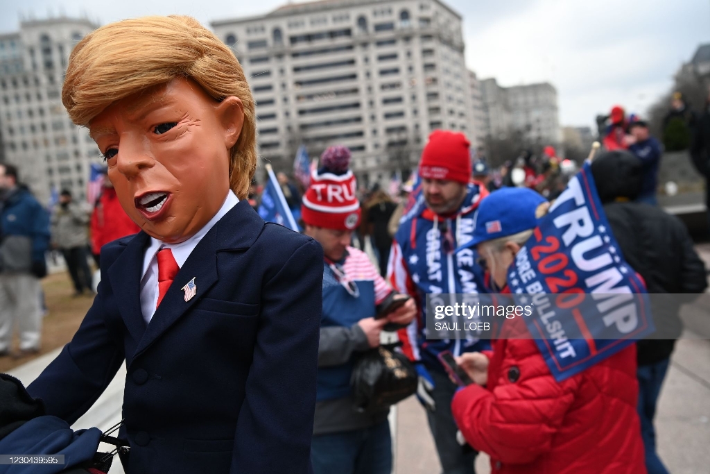 تظاهرات هواداران ترامپ مقابل کاخ سفید + عکس