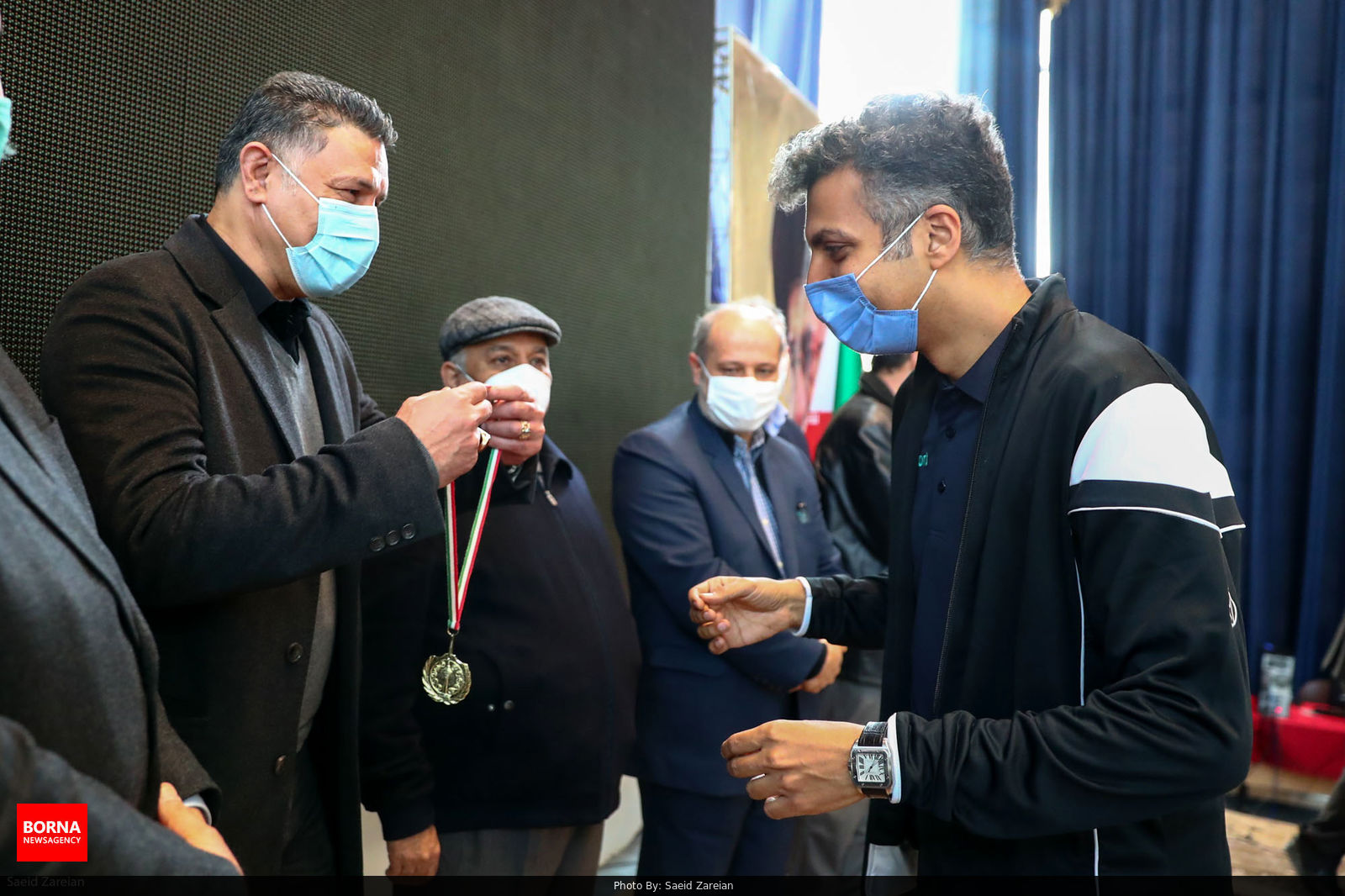 تقدیر علی دایی از عادل فردوسی پور + عکس