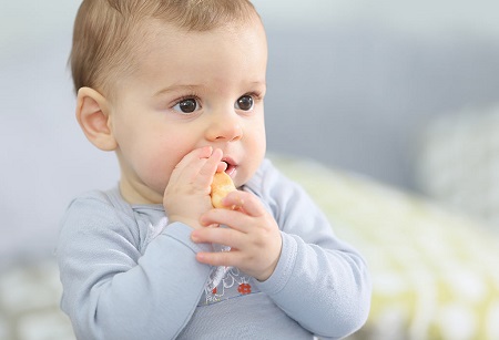  خواص و مضرات بیسکویت برای کودکان