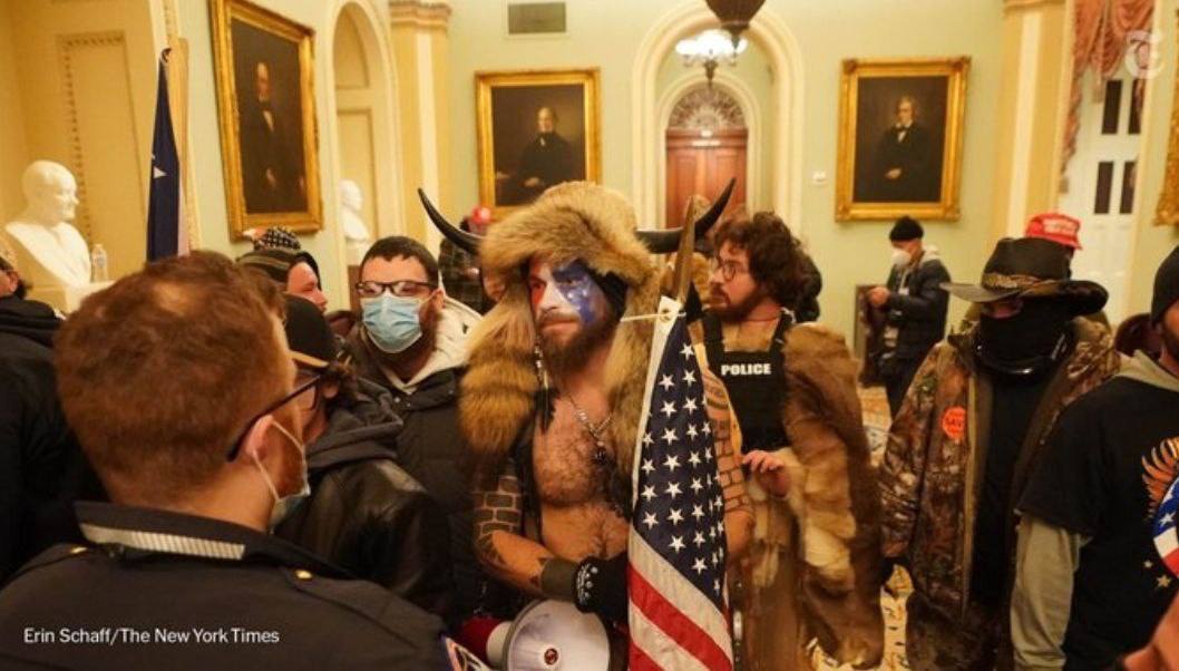 طرفداران خشمگین ترامپ وارد ساختمان کنگره شدند + عکس