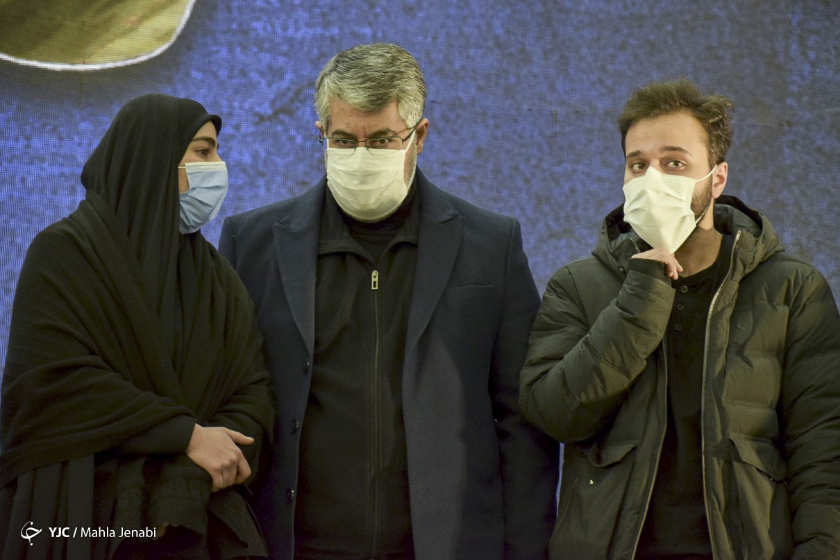 برادر سردار سلیمانی در کنار خانواده حاج قاسم + عکس