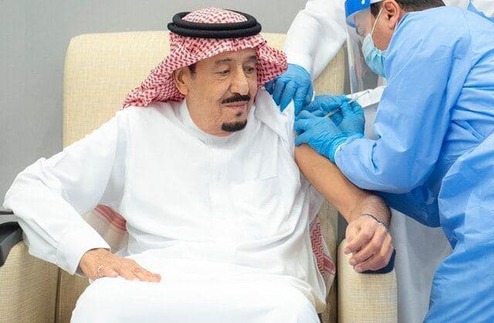 پادشاه عربستان واکسن کرونا زد +عکس