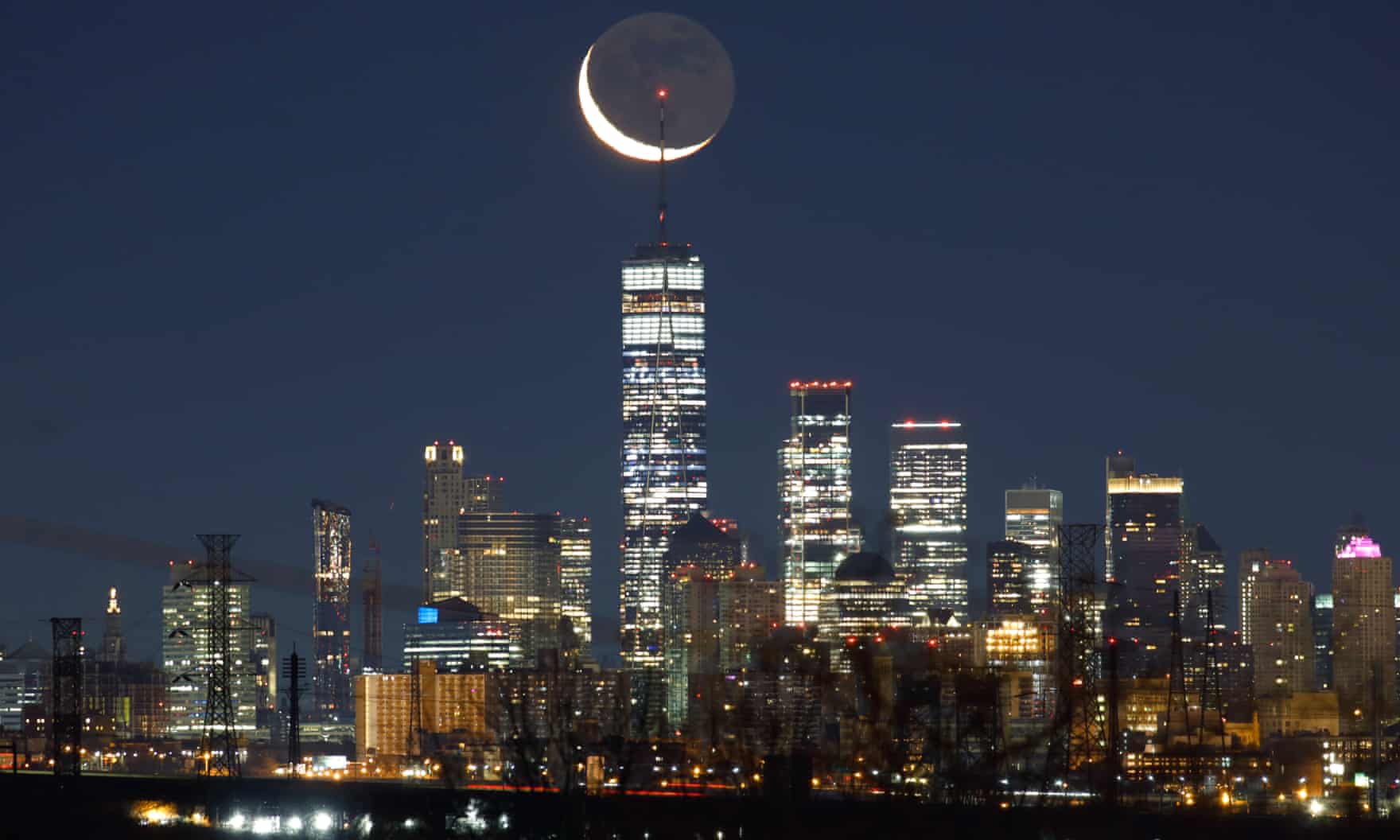 هلال ماه در بالای مرکز تجارت جهانی آمریکا + عکس