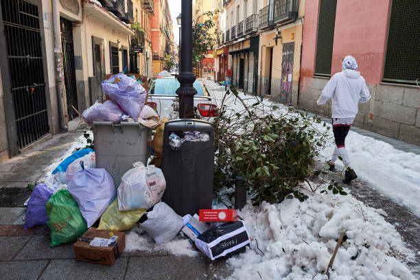 زباله های انباشته شده در خیابان های مادرید + عکس