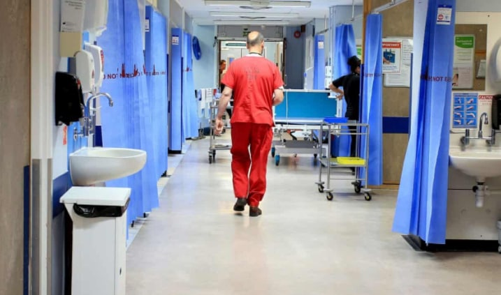 بیمارستان های انگلیس برای مقابله با کرونا دچار مشکل شده اند