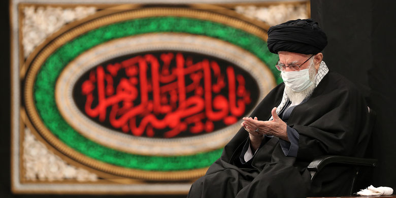 مراسم عزاداری شب شهادت حضرت فاطمه زهرا(س) با حضور رهبر انقلاب + عکس