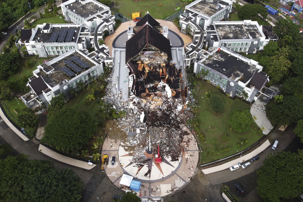 تصاویر هوایی از خسارت زلزله در اندونزی + عکس
