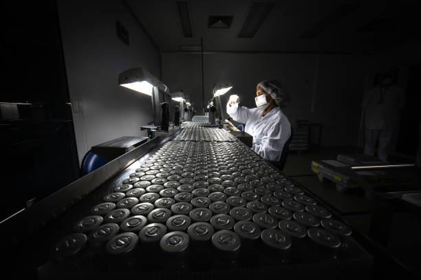 تولید واکسن های ویروس کرونا در برزیل + عکس