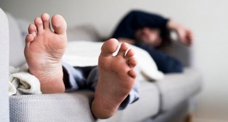 5 دلیل پادرد پس از بیدار شدن از خواب