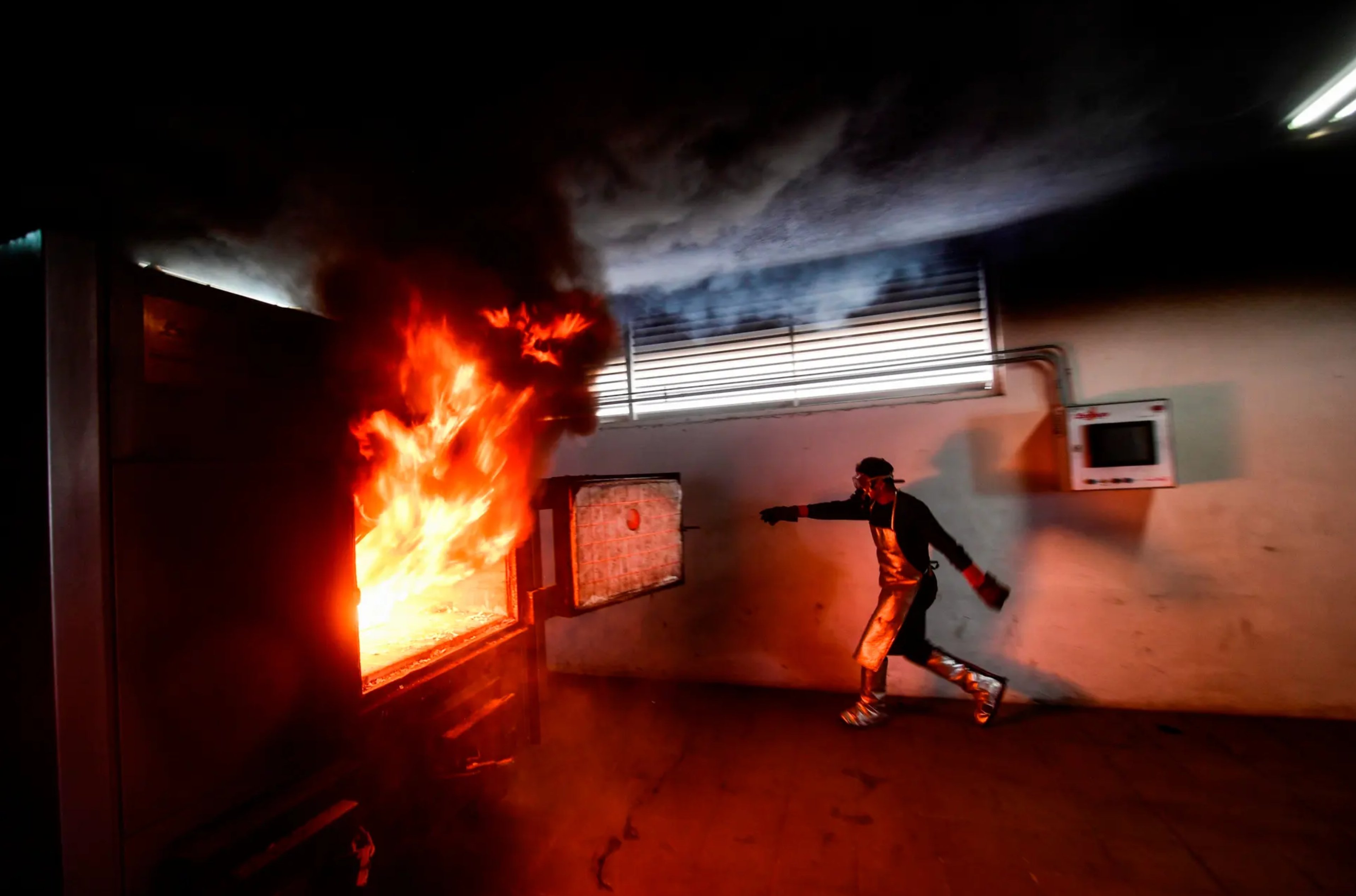 سوزاندن اجساد کرونا در کوره + عکس