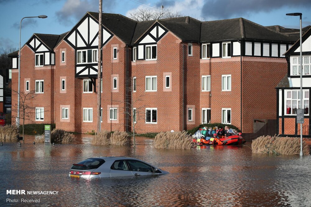 خودروهای غرق شده در سیل و طوفان شمال انگلیس + عکس
