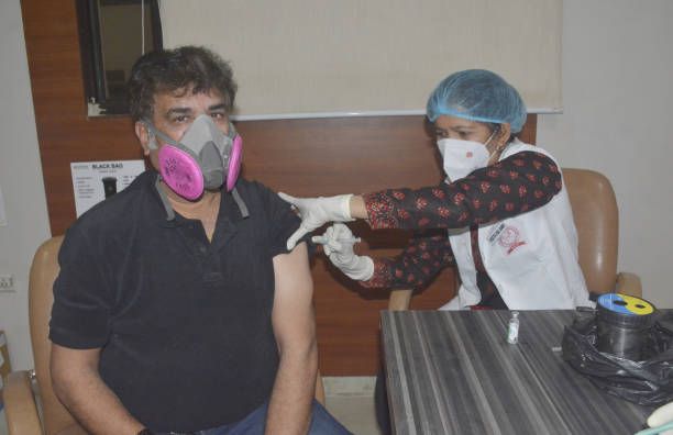 واکسیناسیون کرونا در هند آغاز شد + عکس
