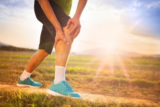 چگونه گرفتگی عضلات پا را متوقف کنیم؟