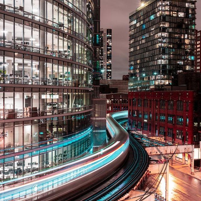 مسیر منحنی شکل قطار در شیکاگو + عکس