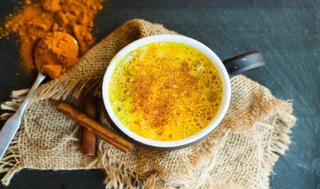 ۶ خاصیت شگفت انگیز چای زردچوبه+ نحوه دم کردن