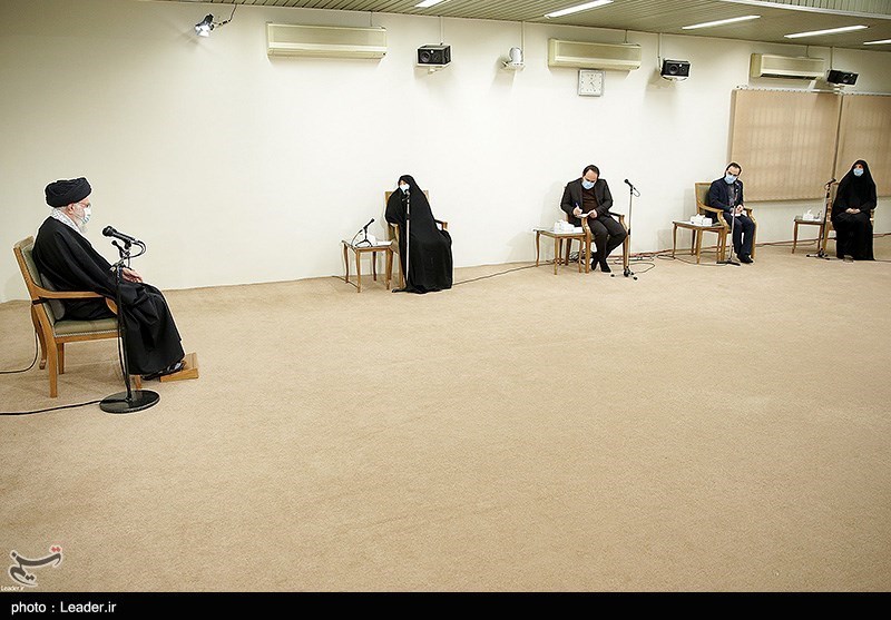 دیدار خانواده شهید محسن فخری زاده با رهبر معظم انقلاب + عکس