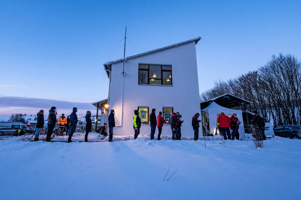 صف طولانی برای گرفتن آزمایش کرونا در مرز جمهوری چک + عکس
