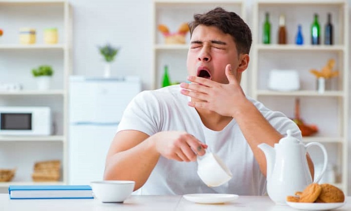 8 دلیل احساس خواب آلودگی پس از غذا خوردن 