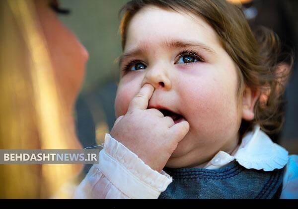 چرا دست در بینی کردن برای سلامتی کودکان مفید است؟ 