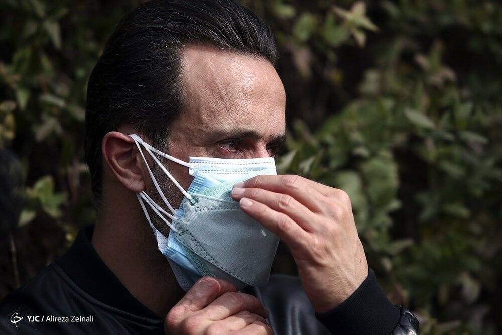 چشمان گریان علی کریمی در مراسم تشییع پیکر میناوند+ عکس