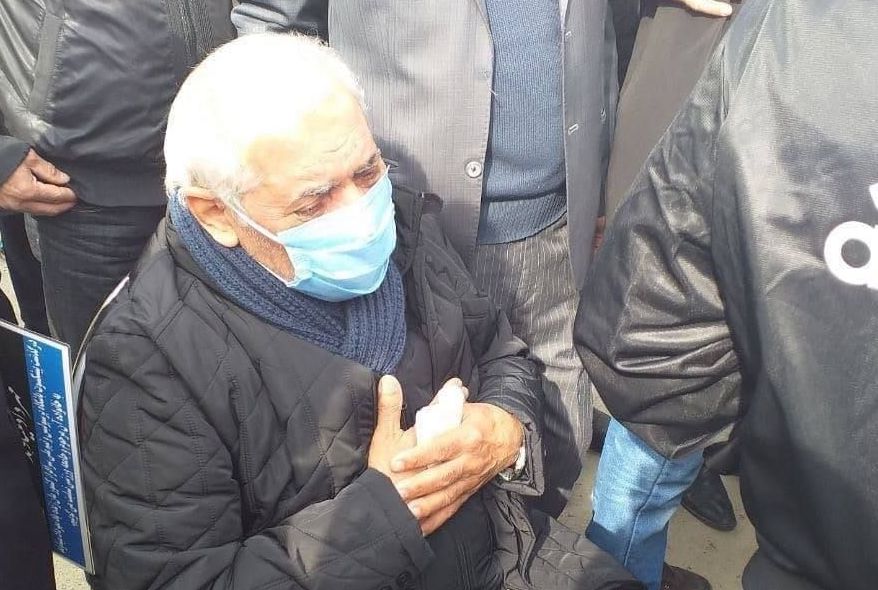 پدر مهرداد میناوند در مراسم خاکسپاری پسرش+ عکس