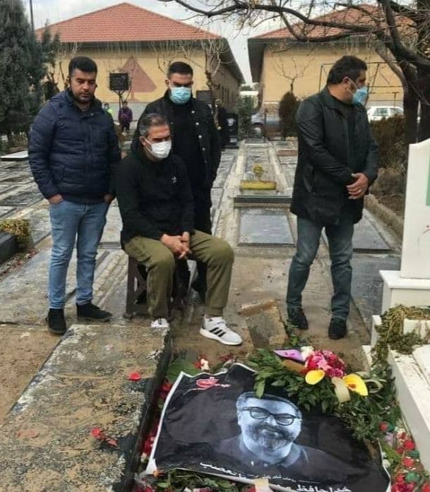 حضور عابدزاده بر سر مزار مرحوم میناوند + عکس