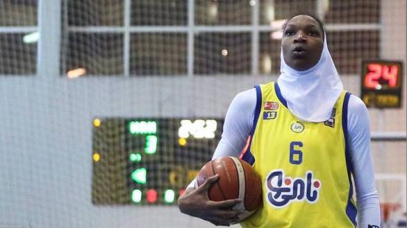 دختر بلند قامت آمریکایی که در ایران بازی می کند + عکس