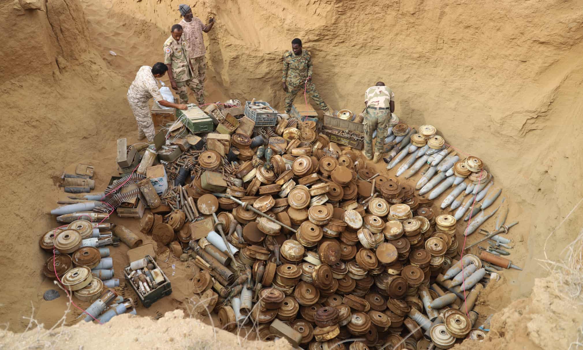 امحاء مین ها و مواد منفجره در یمن و سودان + عکس