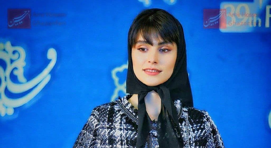 تیپ پر حرف و حدیث خانم بازیگر در جشنواره فجر + عکس