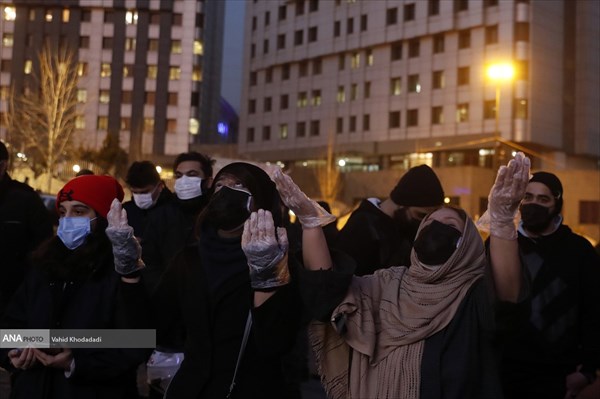 حضور طرفداران علی انصاریان مقابل بیمارستان + عکس