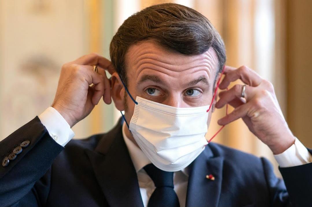 ابتکار ملی گرایانه رییس جمهور فرانسه با ماسک+ عکس