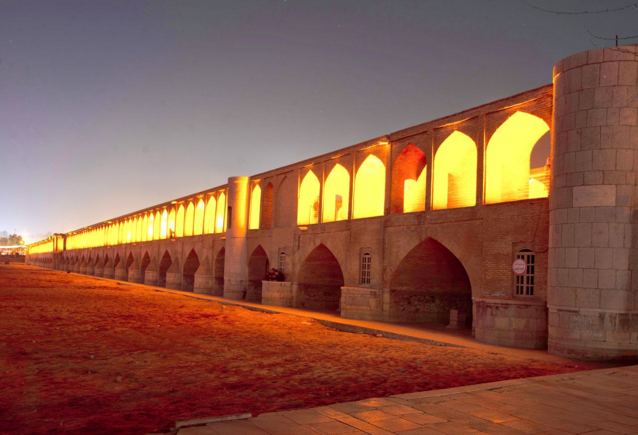 نارنجی شدن سی‌وسه‌پل به مناسب روز جهانی سرطان + عکس