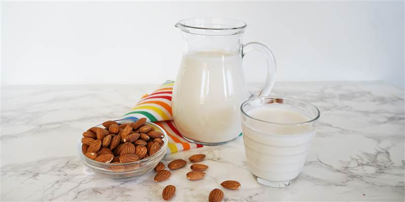 فواید شیر بادام برای کودکان