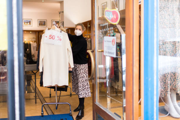 باز شدن مغازه های اتریش بعد از فروکش کردن موج دوم کرونا + عکس