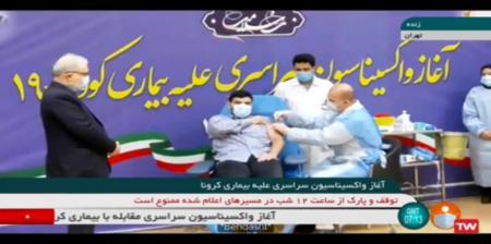 لحظه تزریق واکسن کرونا به پارسا نمکی، فرزند وزیر بهداشت + عکس