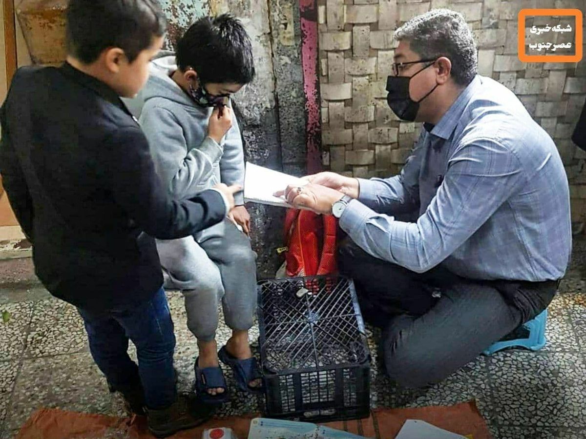 کار معلم دزفولی برای کودکان‌ افغان جهانی شد +عکس