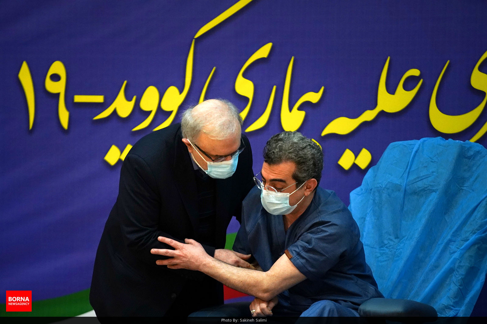 ادای احترام وزیر بهداشت به رئیس بخش ICU بیمارستان امام خمینی(ره) + عکس