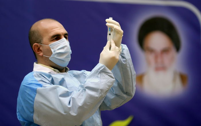 آخرین خبر‌ها از واکسیناسیون کرونا در ایران/ چه زمانی نوبت به مردم عادی می‌رسد؟
