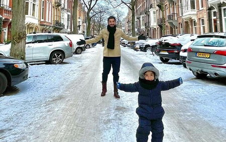 برف بازی رضا گوچی و پسرش در هلند + عکس