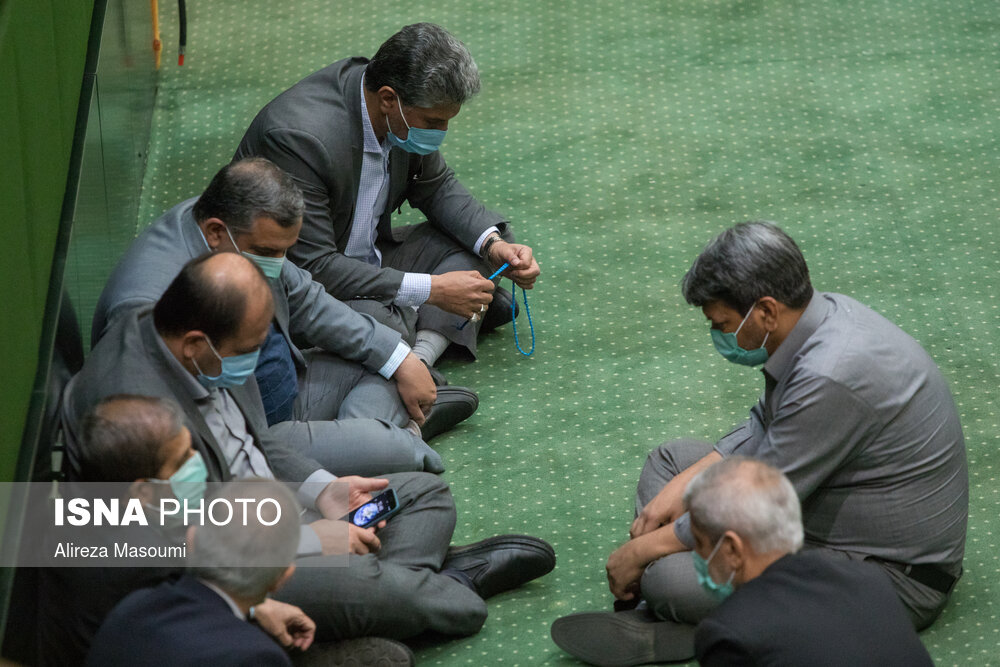 کنج نشینی نمایندگان با ژستی خسته! + عکس